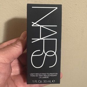NARS Light Reflecting Foundation in MEDIUM 2.25 LANAI Brand New Never Used.